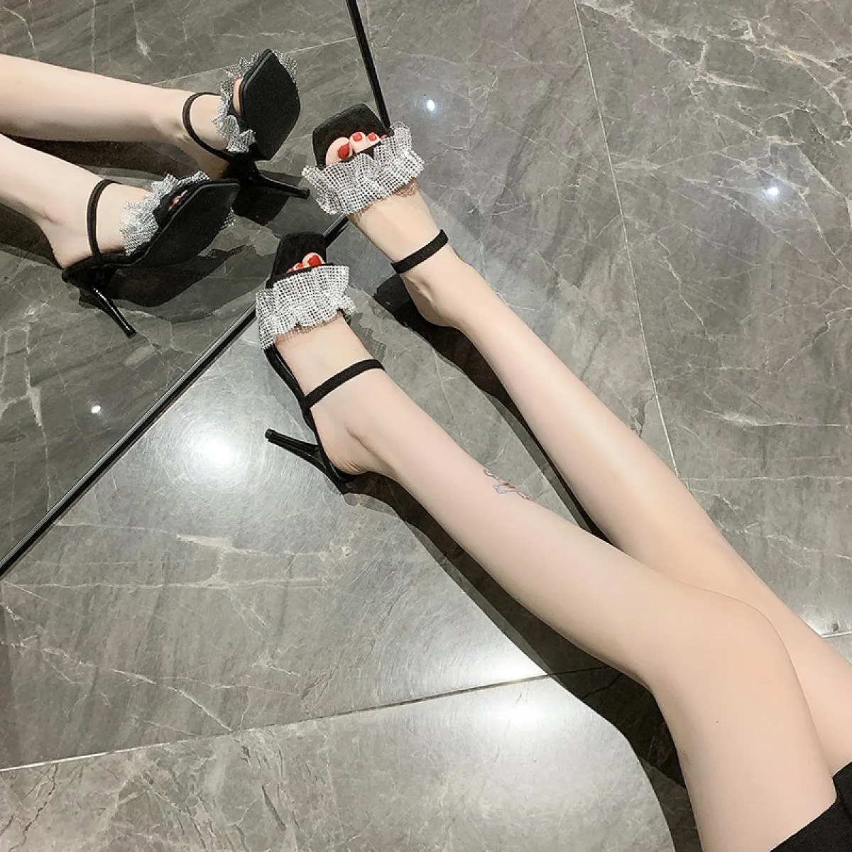 2023 Star Style Luxury Strass Sandali da donna Eleganti tacchi a spillo Tacchi alti Slingback Sandali gladiatore Summer Party Pr