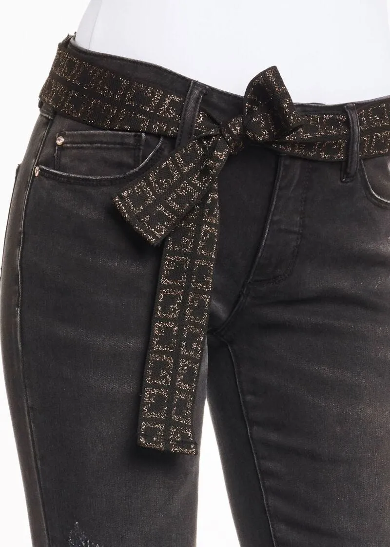 Jeans con cintura logata